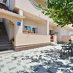 شقة Stadion زادار